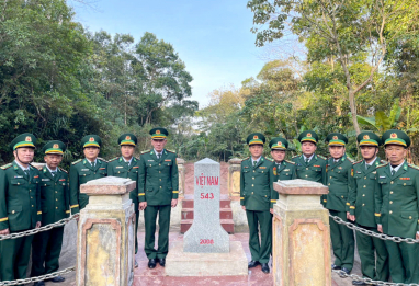 Chuyện bây giờ mới kể