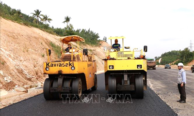 Thủ tướng đôn đốc đẩy mạnh phân bổ và giải ngân vốn đầu tư công năm 2025