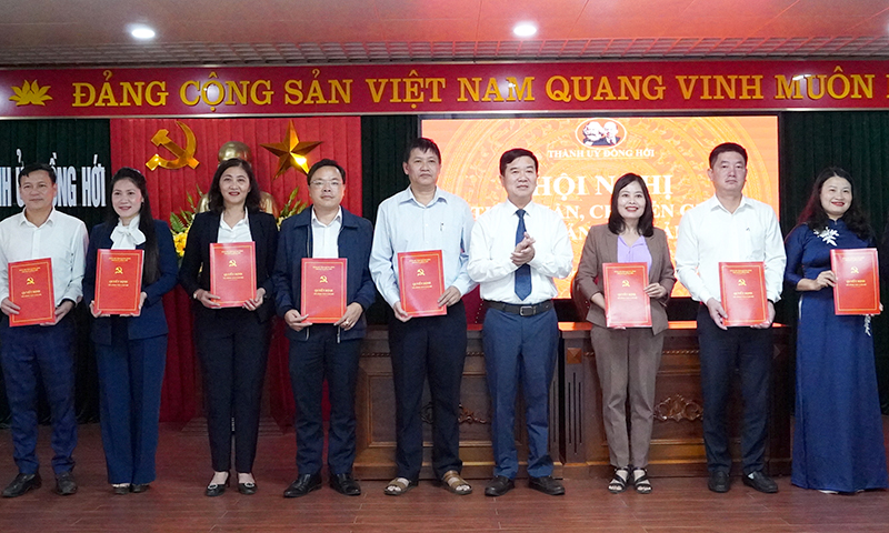 Thành ủy Đồng Hới: Tiếp nhận, chuyển giao tổ chức đảng và đảng viên