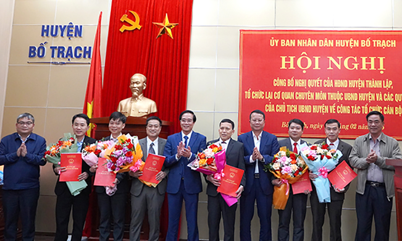 Tổ chức lại một số cơ quan chuyên môn thuộc UBND huyện Bố Trạch