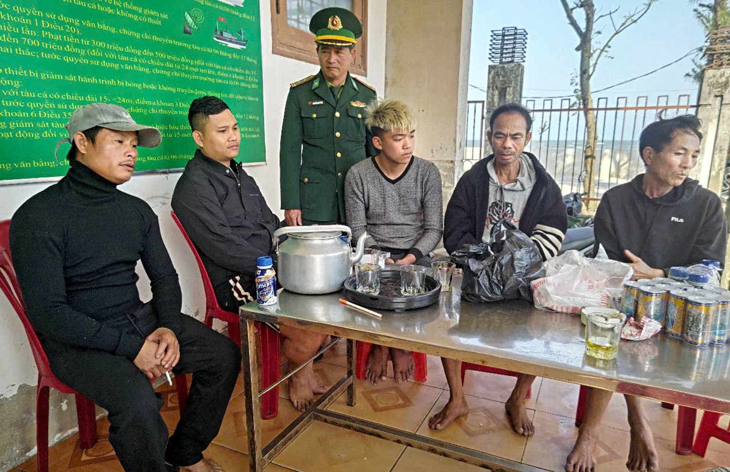Tàu cá của ngư dân xã Cảnh Dương gặp nạn trên biển, 1 ngư dân mất tích