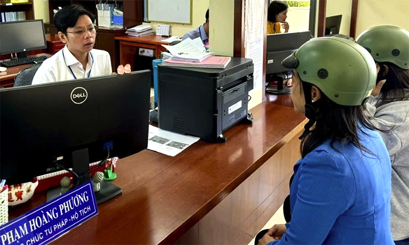 Cán bộ thế nào khi cấp xã gần như một huyện thu nhỏ?