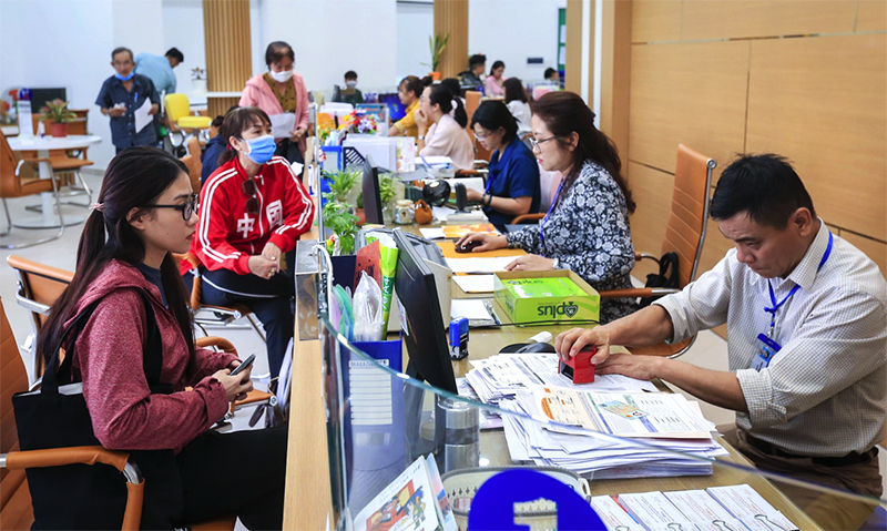 Tạm dừng tuyển dụng, quy hoạch, điều động, luân chuyển, bổ nhiệm đối với cán  bộ, công chức, viên chức