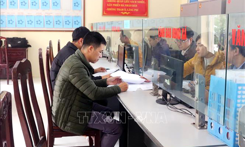 Những chế độ với cán bộ, công chức khi giải thể đơn vị hành chính cấp huyện