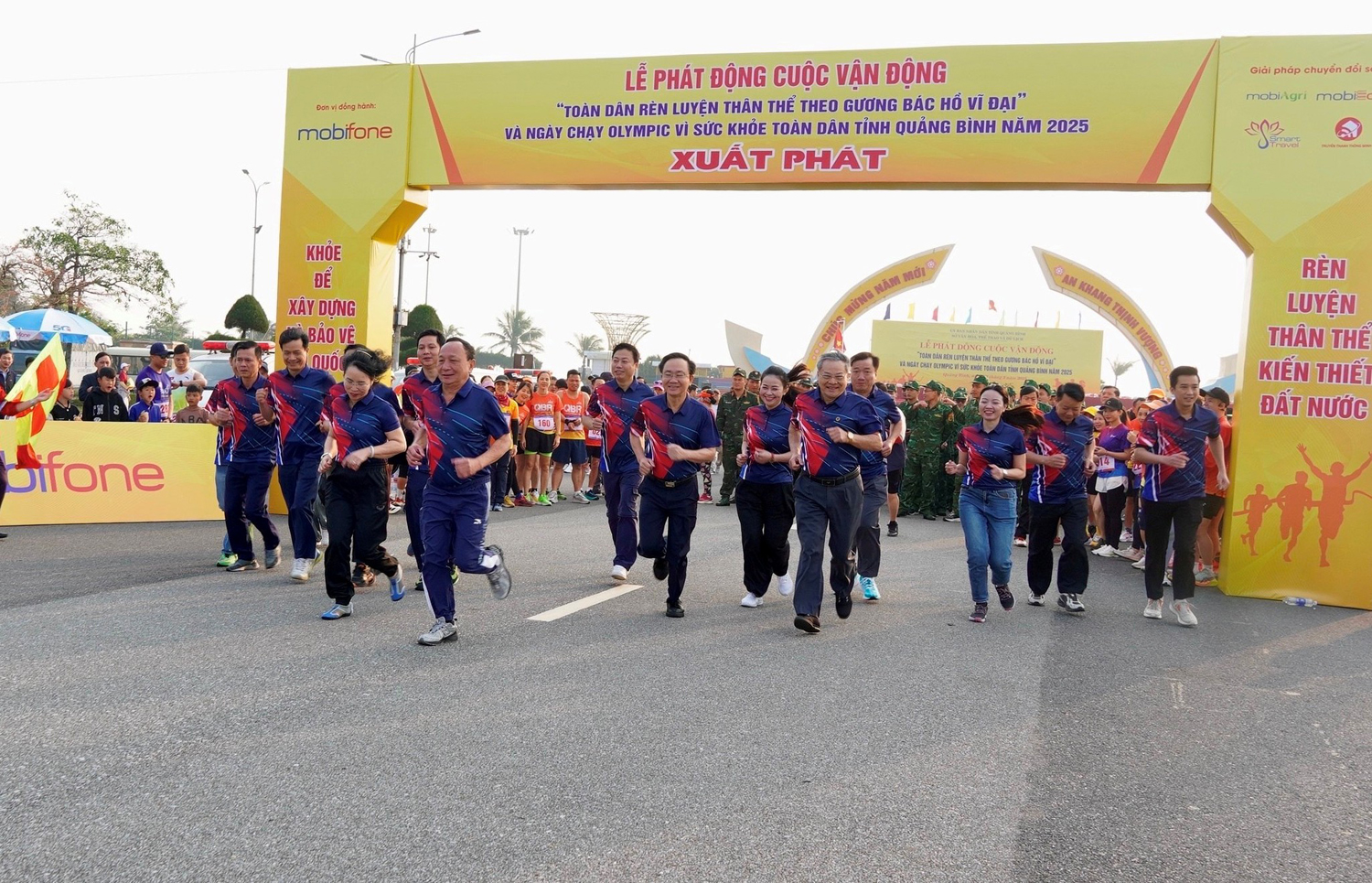 Phát động cuộc vận động "Toàn dân rèn luyện thân thể theo gương Bác Hồ vĩ đại"