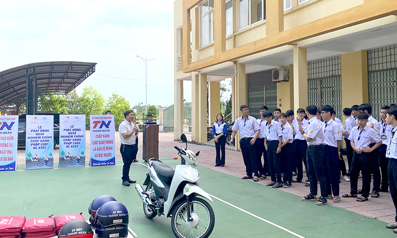 Đưa kiến thức pháp luật đến với học sinh