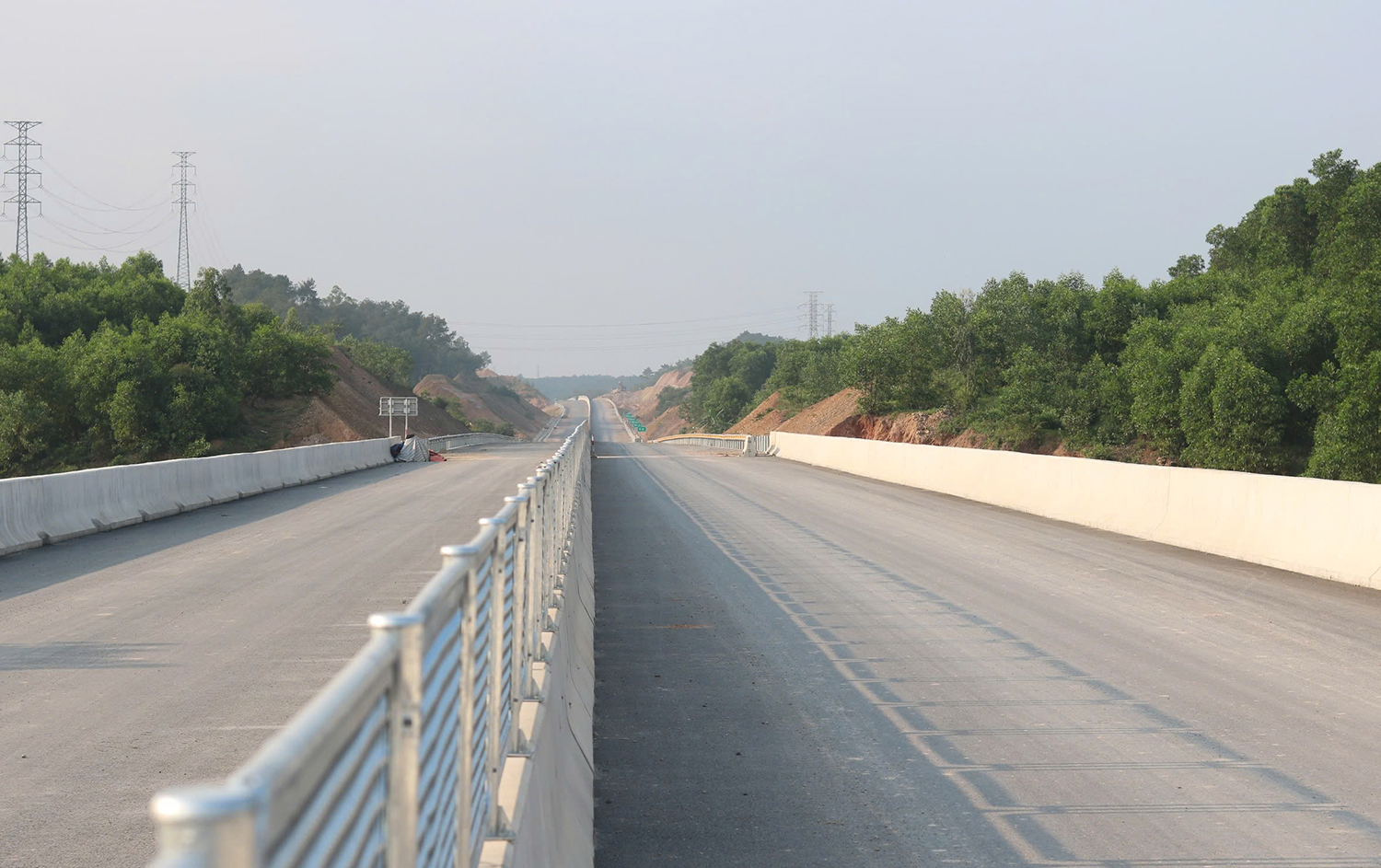 Khẩn trương hoàn thành giải phóng mặt bằng dự án đường bộ cao tốc Bắc-Nam