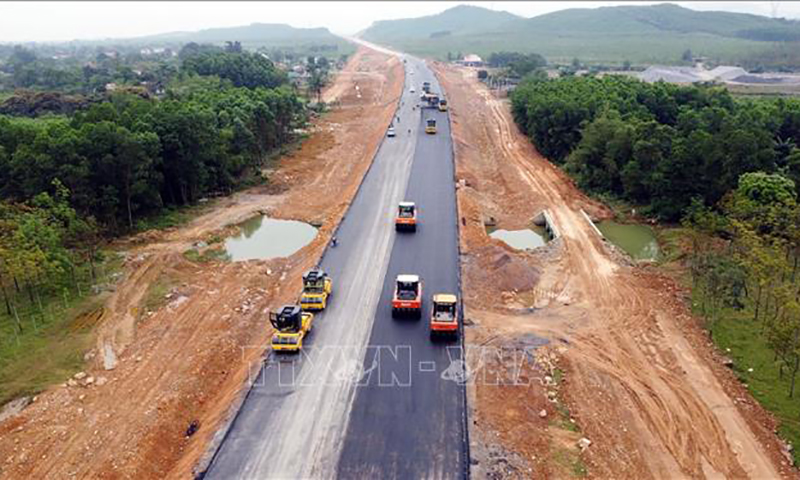 Quảng Bình dồn lực thi công để đường bộ cao tốc Bắc-Nam về đích