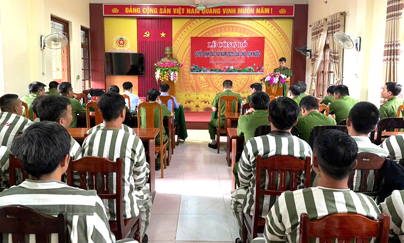 Công bố quyết định đặc xá cho 20 phạm nhân