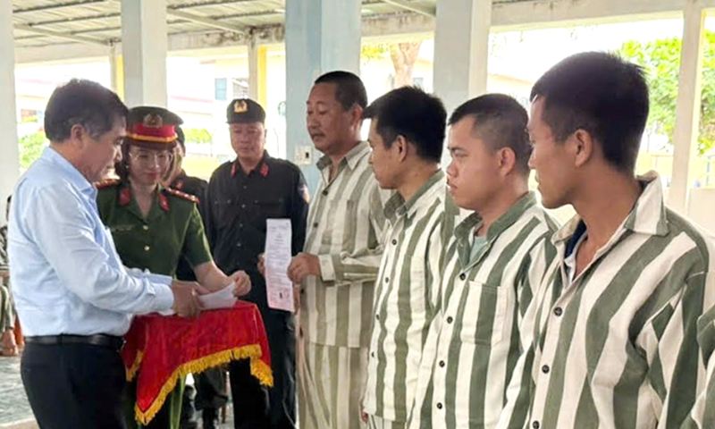 Công bố quyết định đặc xá cho 103 phạm nhân tại Trại giam Đồng Sơn