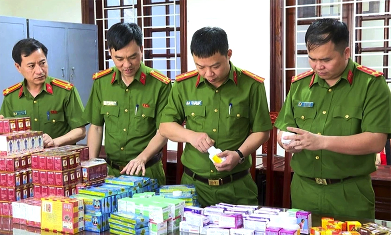Thủ tướng yêu cầu tăng cường xử lý thuốc giả, sữa giả