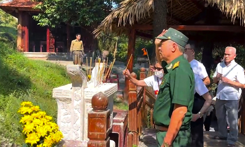 Gần 12.000 người đến viếng mộ Đại tướng Võ Nguyên Giáp trong dịp nghỉ lễ