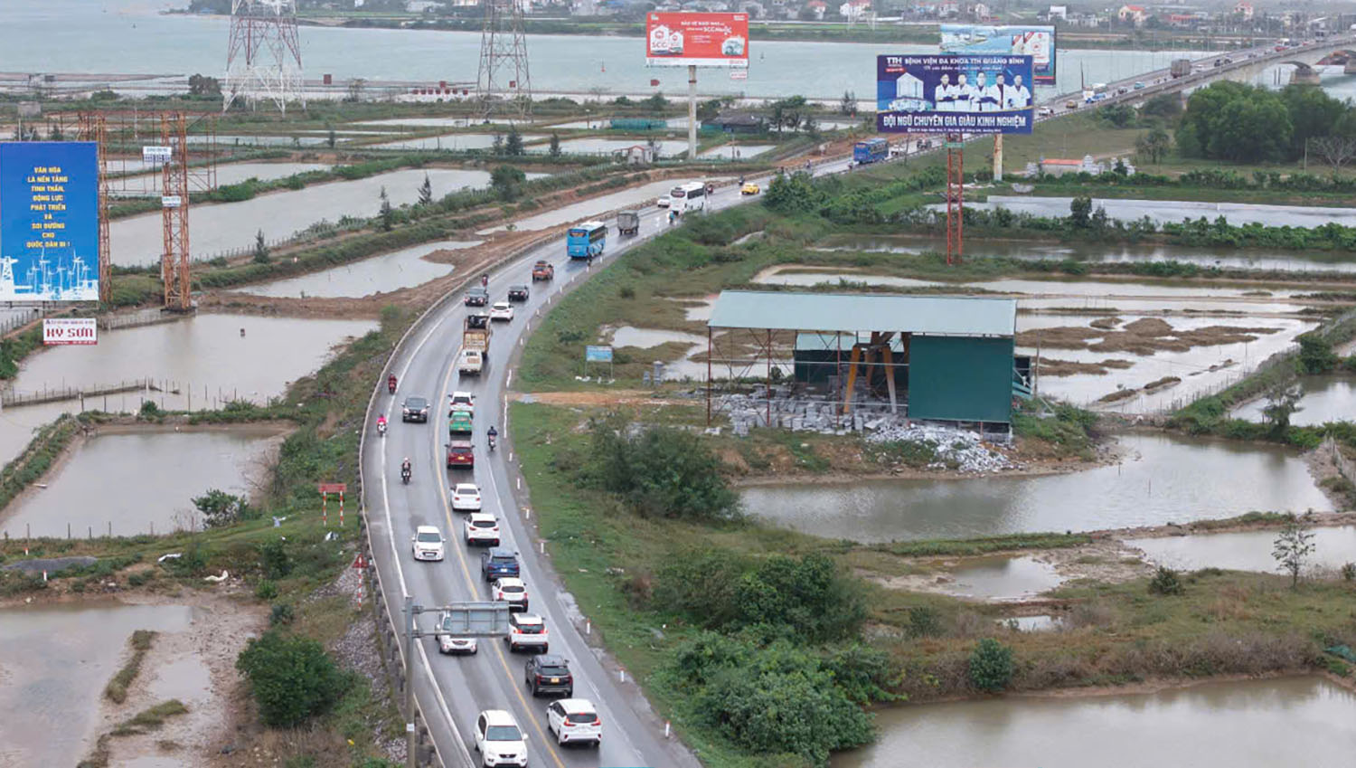 Tăng cường kiểm soát, chống ùn tắc, bảo đảm giao thông an toàn