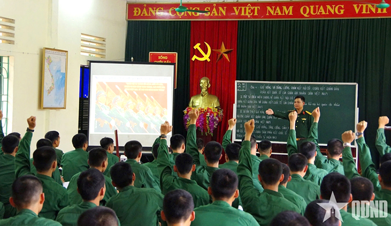 Khắc phục bệnh hình thức trong công tác giáo dục chính trị ở đơn vị cơ sở