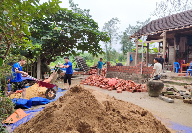 Quyết định về việc cấp kinh phí hỗ trợ xóa nhà tạm, nhà dột nát cho hộ nghèo, hộ cận nghèo