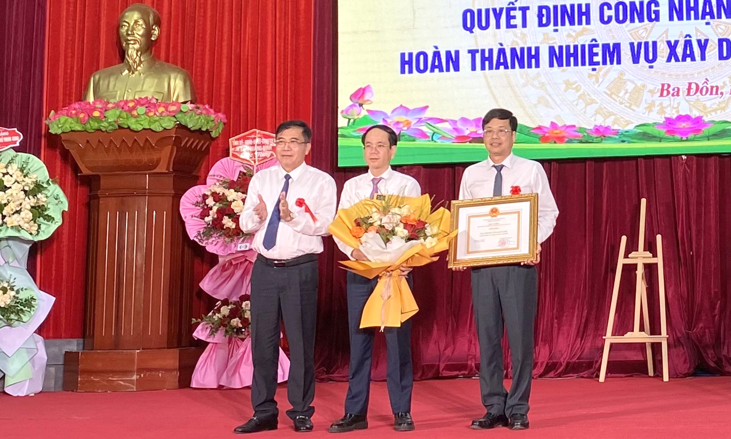 Công bố quyết định công nhận TX. Ba Đồn hoàn thành nhiệm vụ xây dựng nông thôn mới