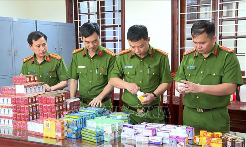 Chủ động lấp lỗ hổng, xóa vùng cấm trong phòng, chống buôn lậu, hàng giả