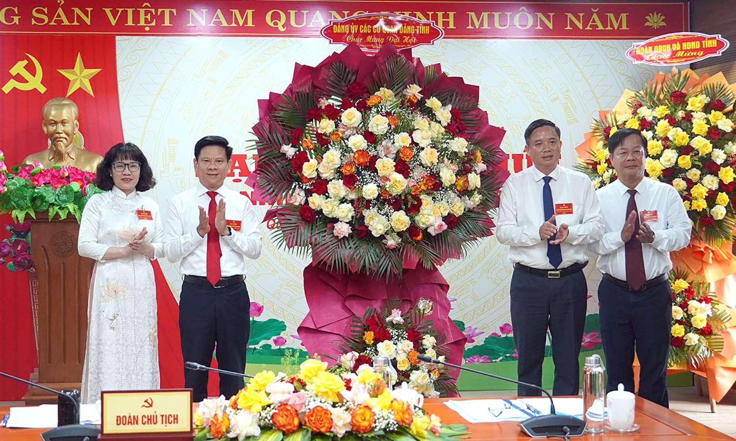 Xây dựng Đảng bộ trong sạch, vững mạnh, hoàn thành xuất sắc nhiệm vụ chính trị