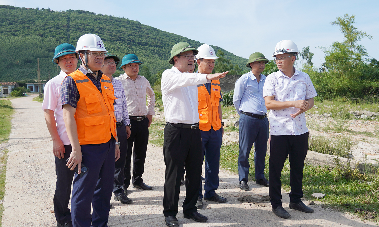 Bàn giao mặt bằng thi công các dự án tại Trung tâm điện lực Quảng Trạch trong tháng 6/2025