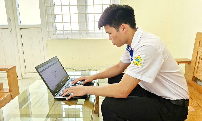 Cậu học trò vùng cao đam mê Tin học