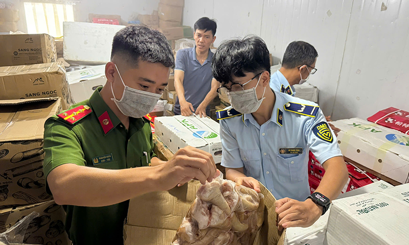 Tiếp tục phát hiện gần 4 tấn thực phẩm đông lạnh các loại nhập lậu