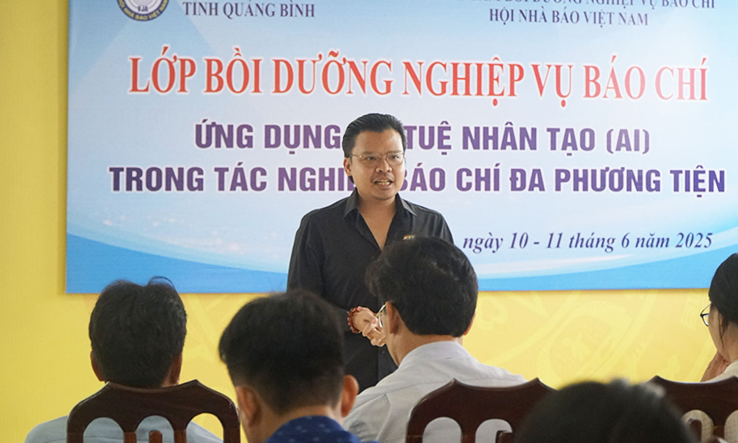 Khai mạc lớp bồi dưỡng nghiệp vụ báo chí về ứng dụng trí tuệ nhân tạo và kỹ năng số hóa