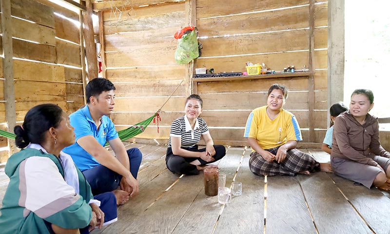 Nữ trưởng bản "miệng nói tay làm"