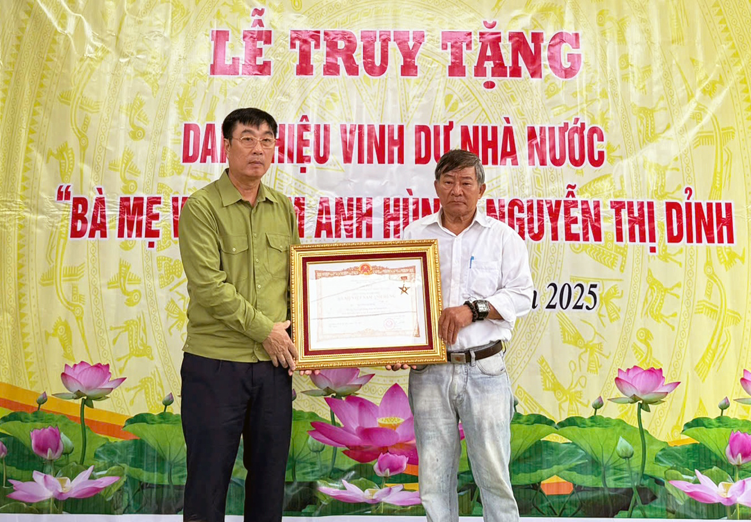 Truy tặng danh hiệu "Bà mẹ Việt Nam anh hùng"