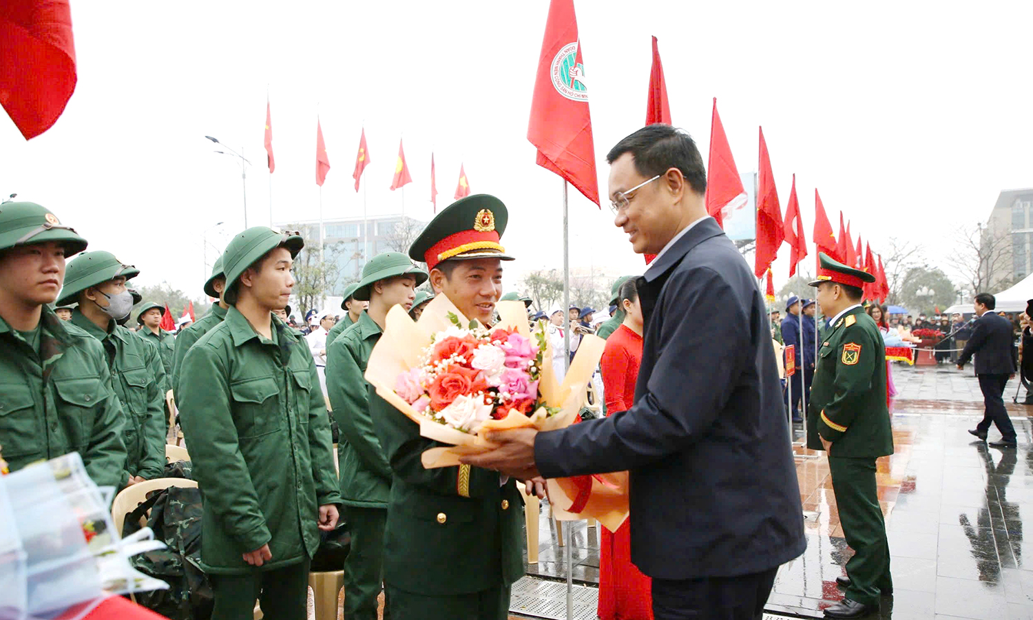 Chú trọng lãnh đạo xây dựng lực lượng vũ trang vững mạnh toàn diện